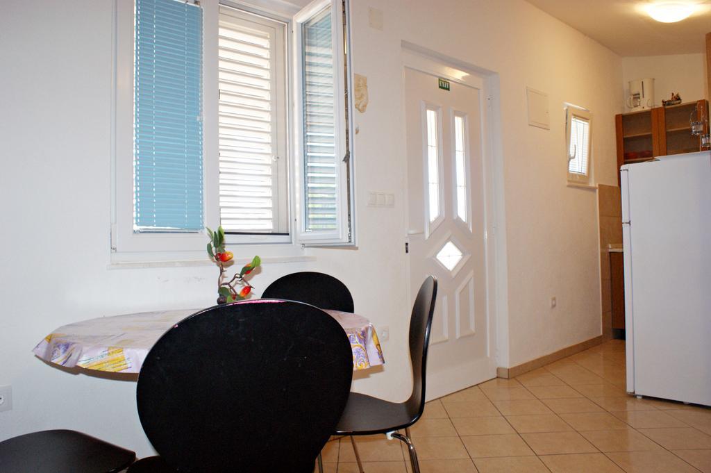 Apartments Kairos - Bili 9 Kastela Bilik gambar